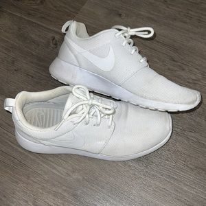 White Women’s Nike Running Shoes